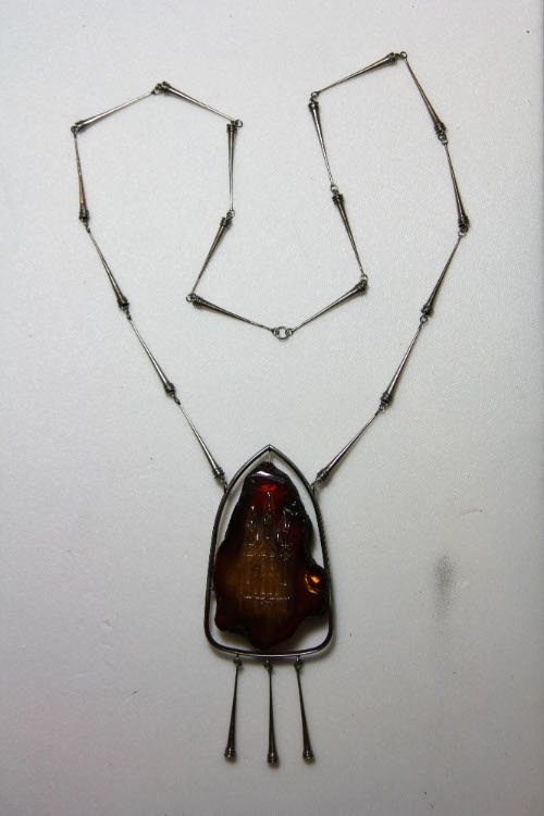 Pendant necklace, Gothic