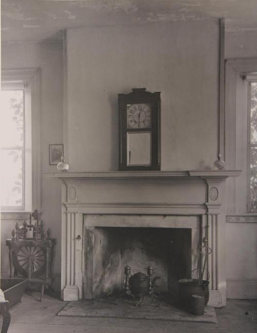 Benn. CO., Manchester Barnunville Tavern Parlor Mantel