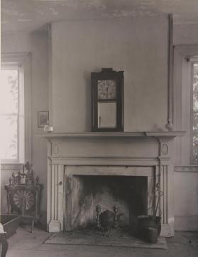Benn. CO., Manchester Barnunville Tavern Parlor Mantel