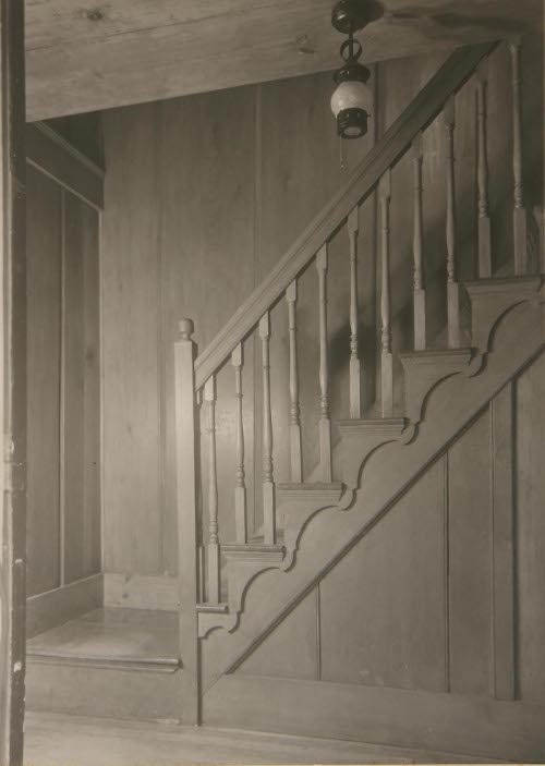 Windsor County-Norwich, Hatch-Peisch House, Main Stairway and Hall
